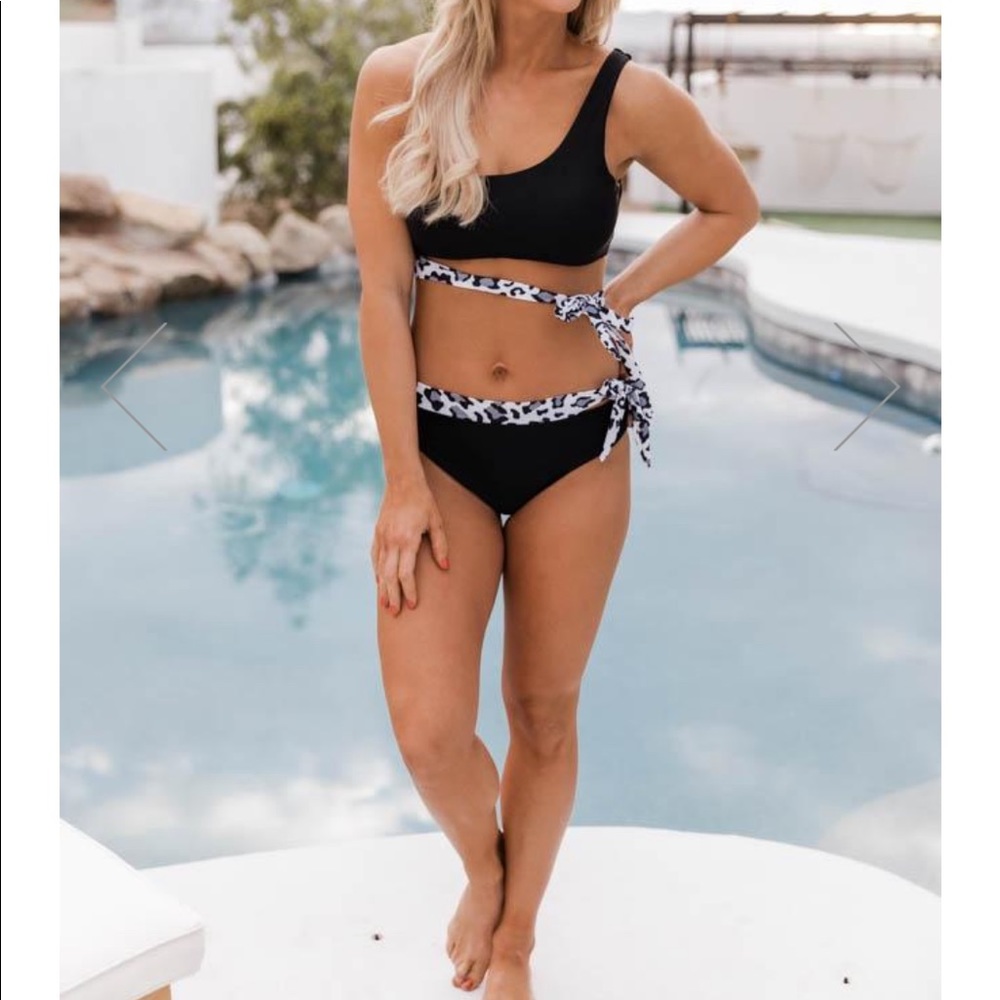 Pink Lily leopard bikini top